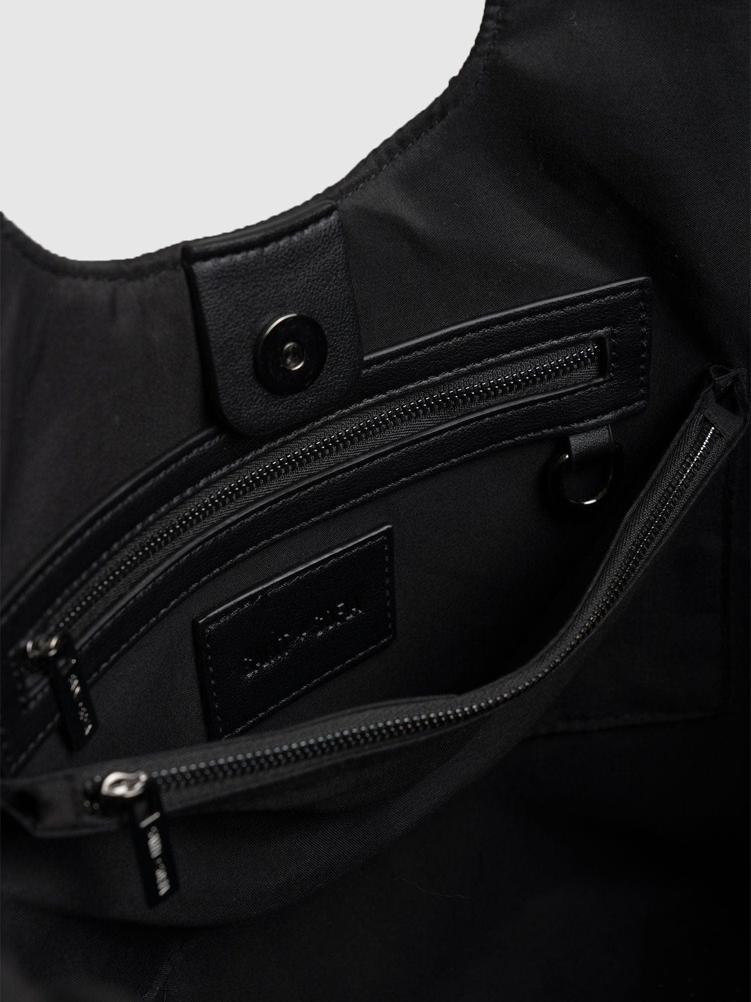 Stella Shoulder Tote Bag Gloss Black - Women's Bags | Saint + Sofia® EU